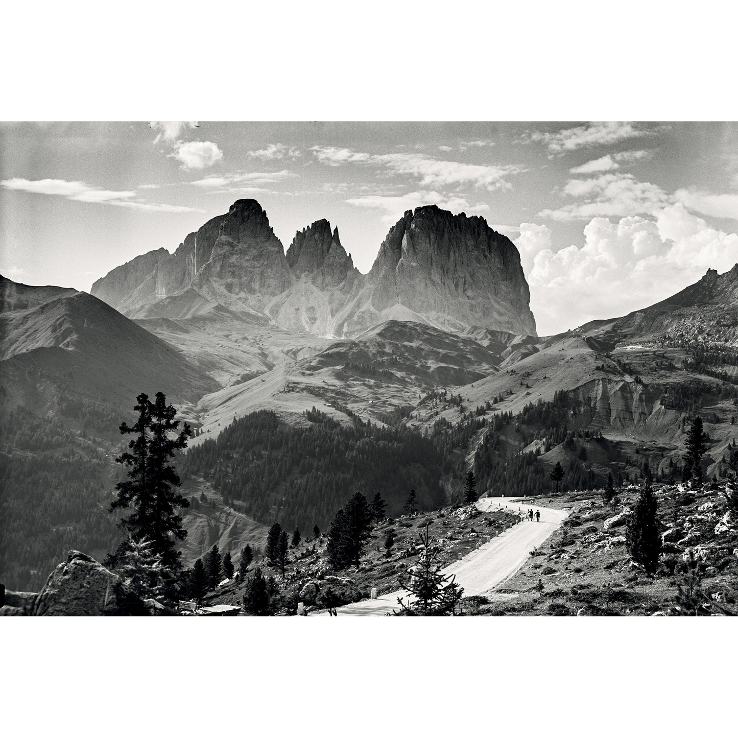 Pordoi Pass and Sassolungo (1920-1930)