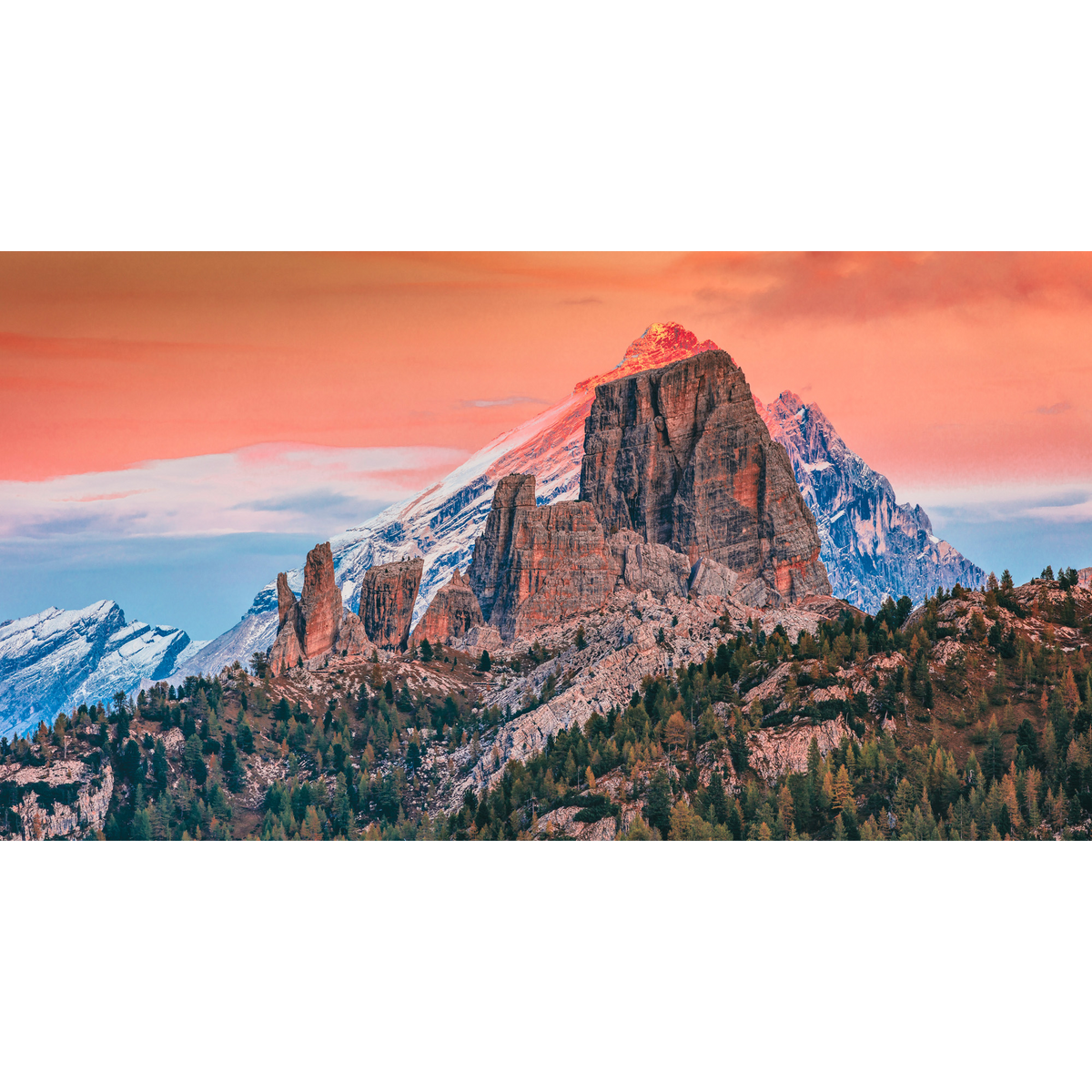 Cinque Torri e dietro Monte Antelao